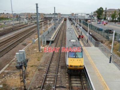 PHOTO  PETERBOROUGH RAILWAY STATION A SOUTHBOUND TRAIN OPERATED BY VIRGIN TRAINS