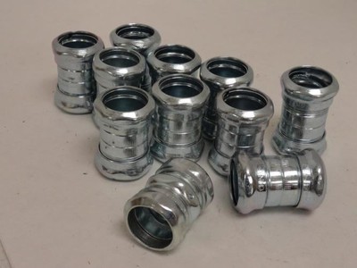 208830 New-No Box; Bridgeport 262DC Lot-11 Concrete Tight Diecast Coupler Size 1