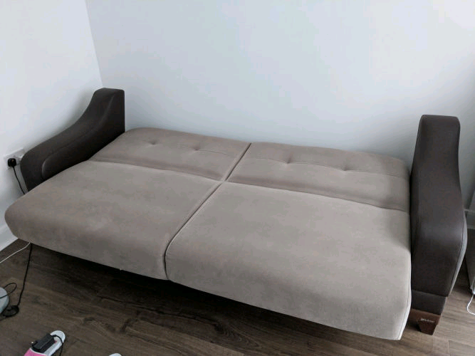 Sofa bed / Turkish cekyat + 4 cushions well looked after in