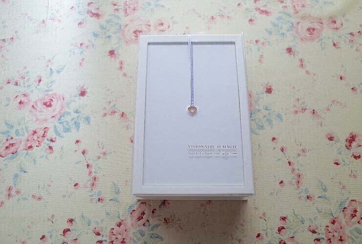 VISIONAIRE 48 MAGIC Van Cleef & Arpels Photo Card With 18k