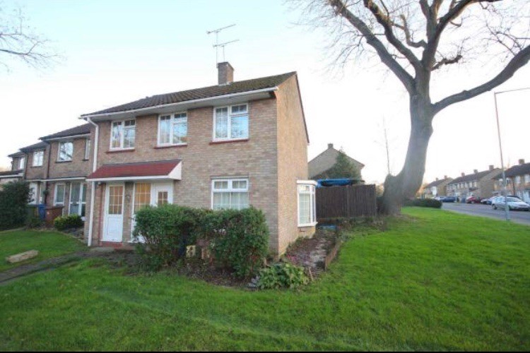 3 bed semidetached house to let in Bracknell, close to town centre