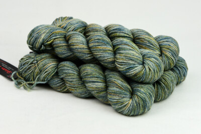 1 skein 100g 220 yards DK light worsted weight 100% superwash merino wool knit