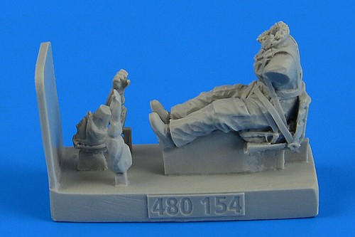 AEROBONUS 480154  1/48 WWII Soviet Po2 Woman Pilot w/Seat for ICM
