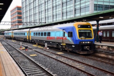 PHOTO  POWER CAR NOEC 2523  NSW TRAIN LINK XPLORER INTER CITY 3-CAR DMU WITH ECO