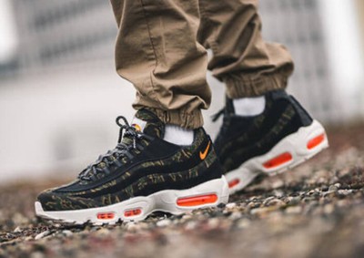 【美品】NIKE　AIR MAX 95 × CARHARTT WIP