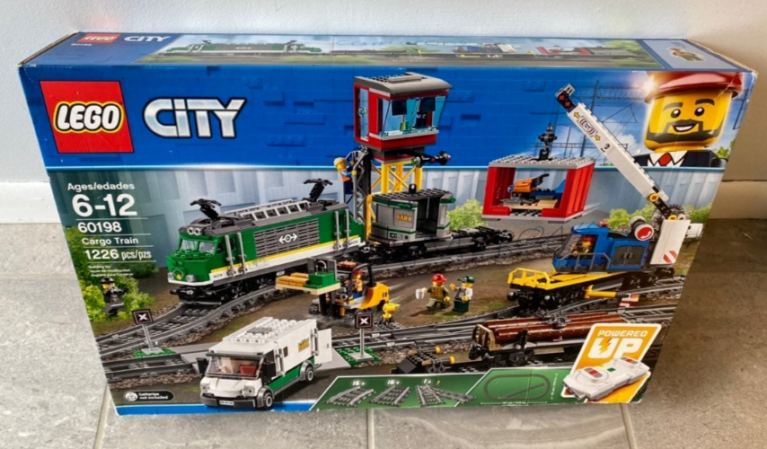 LEGO® City - Le train de marchandises télécommandé 60198 - Motorisé - 1226  Parties