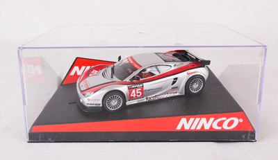 Slot Car: Ascari KZ1 Gigawave Scott Turvey Ninco 1/32 50444 w Display Case