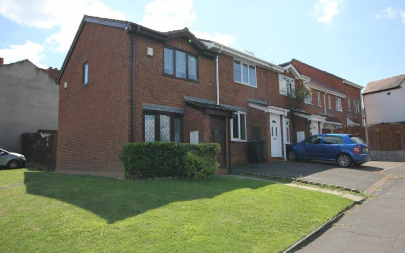 An excellent condition 2 Bedroom End Terraced House is available to
