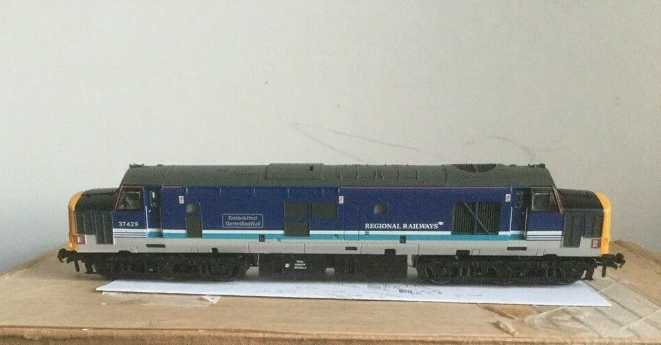 Bachmann 32-376 Class 37 37429 in Regional Railways Livery | Train Sets