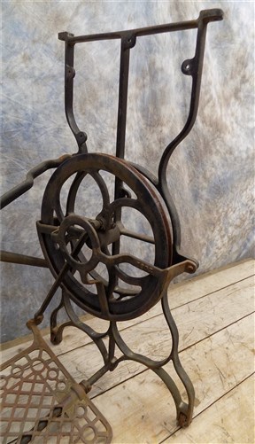 Treadle Sewing Machine Cast Iron Base Industrial Age Table Singer Steampunk no