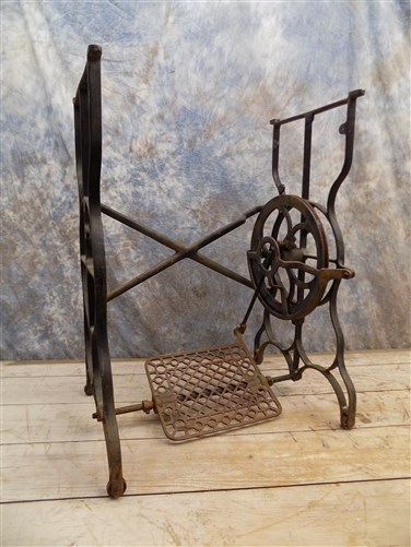 Treadle Sewing Machine Cast Iron Base Industrial Age Table Singer Steampunk no