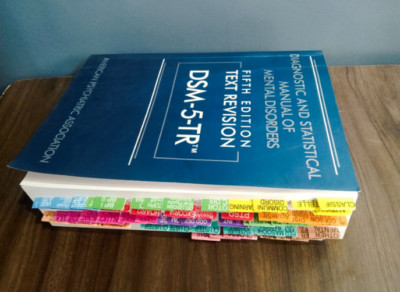 Diagnostic and Statistical Manual of Mental Disorders DSM-5-TR with index tab PB