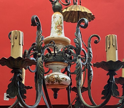 アンティークアルチプレーヤー Vintage antiqued Wired metal chandelier with ceramic center