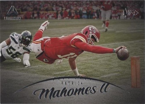 2023 Panini Luminance Patrick Mahomes II #90