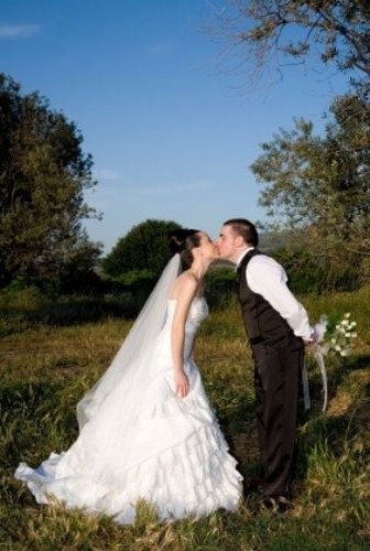 Elen Henderson Crystal Infinity Wedding Veil Elen Henderson designs wedding veil with rhinestones | eBay main image 3