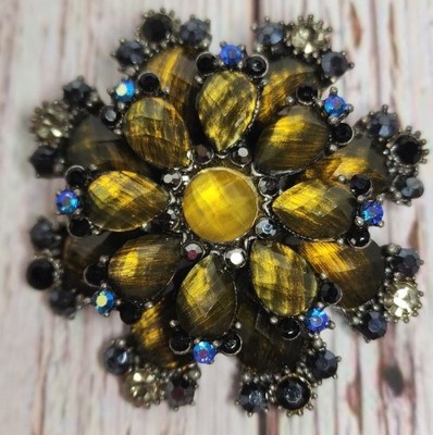 Large Vintage Dark Multi Colored Silvertone Brooch. 3D Multi Layer Affect. 