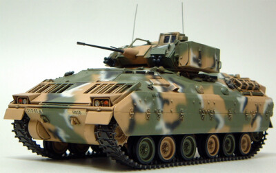 TAMIYA  1/35 NO.242
ドイツ連邦軍主力戦車レオパルト2 A5 Amazon.com: Tamiya 1:35 35242 German Army Leopard 2 A5 (1