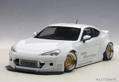 TOYOTA 86 ROCKET BUNNY WHITE WITH GOLD WHEELS BY 1:18 78756