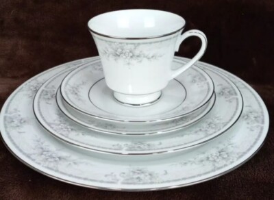 Noritake Legendary Sweet Leilani Service for 4 New in Original Box
