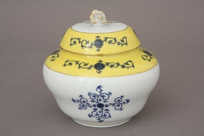 Herend Bonbonniere, rose knob 06090009LISEJ Porcelain from Hungary