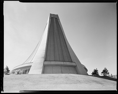 Photo:Temple Beth El, Bloomfield Hills, Michigan.
