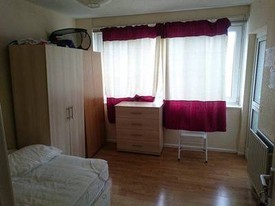 VAUXHALL CALLING! LOVELY FLAT WITH 3 ROOMS ONLY! CHOOSE THE BEST ONE 