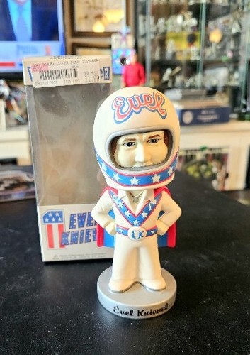 【FUNKO WACKY WOBBLE】EVEL KNIEVEL Evel Knievel Funko Wacky Wobbler 2001 Vintage Bobble Head in