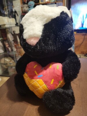 Destination Holiday XO SKUNK W/HEART Plush Stuffed Animal, BRAND NEW W/TAGS