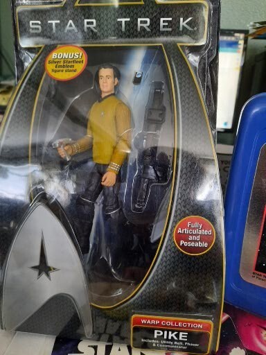NEXT GENERATION LUNCH BOX, STAR TREK PIKE TOY AND STAR WARS ITEMS BULK OFFER