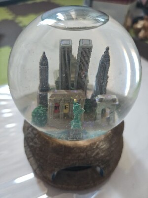 Vintage New York Skyline Snow globe