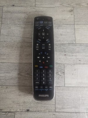Philips Universal Remote CL043 - Learns up to 6 Devices Tested And Working