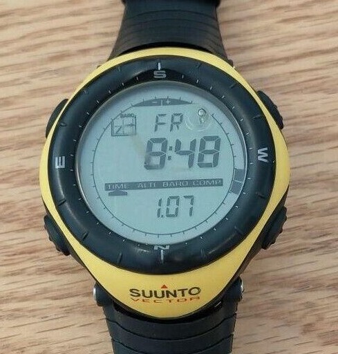時計 SUUNTO VECTOR YELLOW Suunto SS010600610 - Vector Yellow Watch • Watchard.com