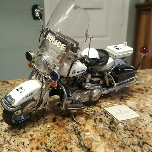 Franklin Mint Harley Davidson Police Bike Edition 1:10 scale