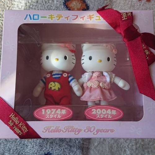 SANRIO 2004 HELLO KITTY 30years限定 1pc. Sanrio Hello Kitty figure set 1974 and 2004 the 30th