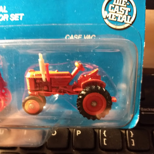 Farm Machines 1:64 Scale Case International Vintage tractors