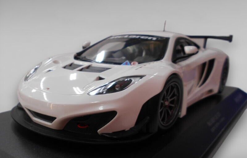 MINICHAMPS 1/18 car McLaren MP4-12C GT3 Street 2013 White MINICHAMPS 1/18 car McLaren MP4-12C GT3 Street 2013 White