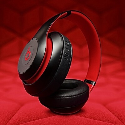 Beats Studio3 Decade Collection Wireless Headphones Defiant Black/Red New Sealed