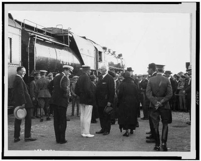President W Harding thanks engineer,safe trip,railroad,journeys,travel,1923