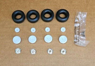Revell 1/25 1966 - 1977 FORD BRONCO HALF CAB WHEELS AND TIRES