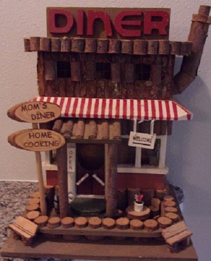 BIRDHOUSE: Mom's Diner Home Cooking Country Diner Wood Bird House