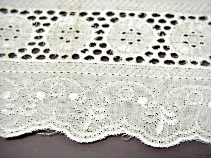 EYELET LACE 15 YRS IVORY COLOR 4 1/2