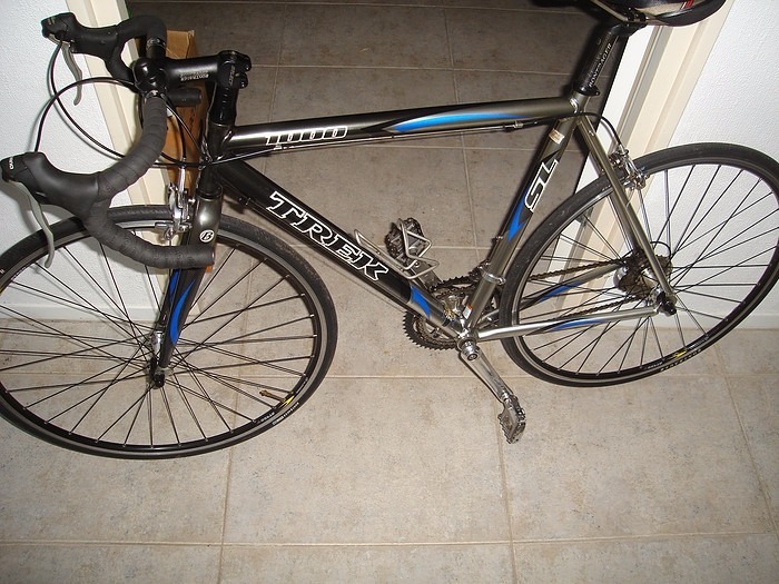 Trek 1000 SL Road Bike (56cm) aluminium frame carbon forks d lock and