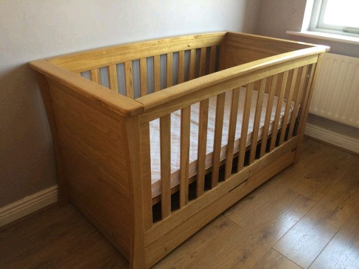 Mamas and Papas solid oak cot into toddler bed in Armadale, West