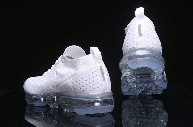 スニーカー Men's Nike Air VaporMax 2 Triple White Nike Air VaporMax Flyknit 2 Men's plain white jogging