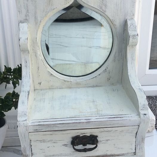 Vintage chic heavy oak freestanding dresser/dressing table mirror with