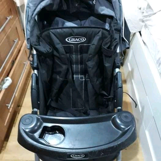 Graco 2 in 1 push chair for baby / stroller with car seat in Juniper