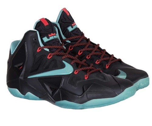 yyyyyNike LeBron 11 赤/黒 新品タグ付き Nike Introduces LEBRON 11 & Revolutionary Hyperposite