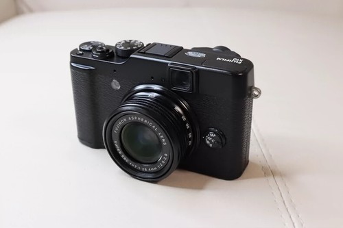 FUJIFILM X10 12MP Digital Camera with 12 Megapixel Optical Zoom