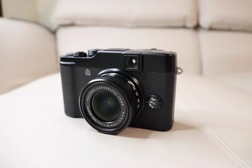FUJIFILM X10 12MP Digital Camera with 12 Megapixel Optical Zoom