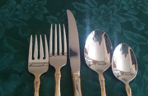 Oneida stainless golden royal chippendale 5 piece place setting with steak knife